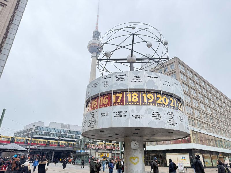 Alexanderplatz mit Fernsehturm 