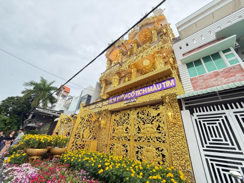 Goldenes & violettes Haus in Can Tho